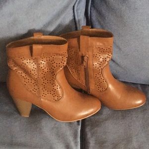 Boots - LIKE NEW